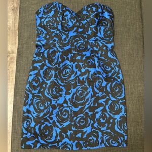 Adorable blue floral strapless dress! Size small